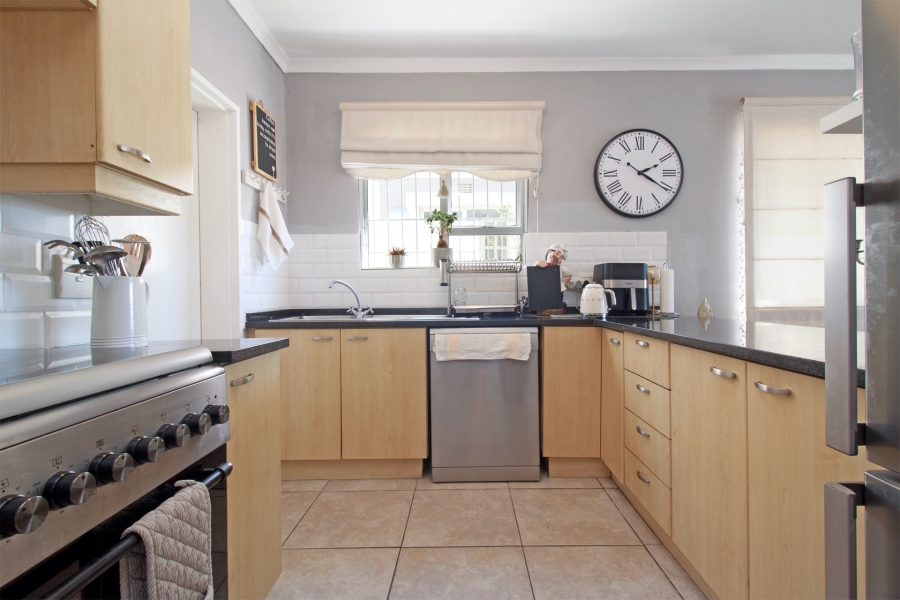 To Let 2 Bedroom Property for Rent in Capri Western Cape